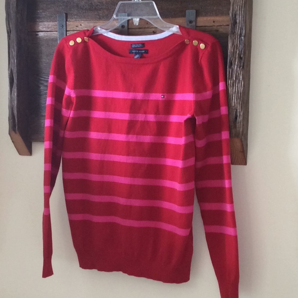 Fitted red and pink Tommy sweater!